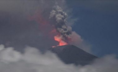 Mijëra qytetarë të evakuuar pas shpërthimit të vullkanit (Video)