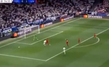 Një nga momentet vendimtare të finales, kur Van Dijk nuk lejoji që Liverpooli të pranonte gol