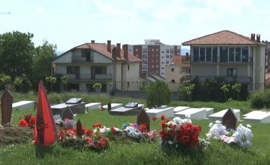 Ankesa se në varrezat e dëshmorëve në Velani po varrosen edhe personalitete jashtë UÇK-së (Video)