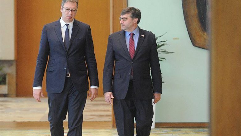 Zyrtari i lartë amerikan sot takohet me Vuçiqin, temë Kosova