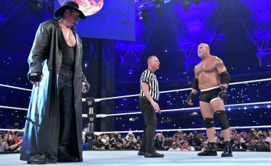 Përballja e legjendave të WWE, The Undertaker dhe Goldberg dëshpëron tifozët