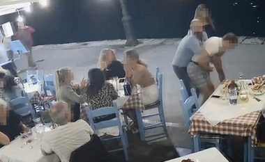 Turisti po darkonte me gruan e tij, mishi i mbeti në fyt – shpëtohet nga menaxheri i restorantit (Video)