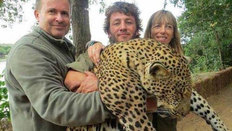 Çifti bashkëshortor lavdëroheshin me fotografitë e shkrepura në Safari, vrisnin kafshë të egra nëpër Afrikë – në vendlindje i priti “dënimi”  