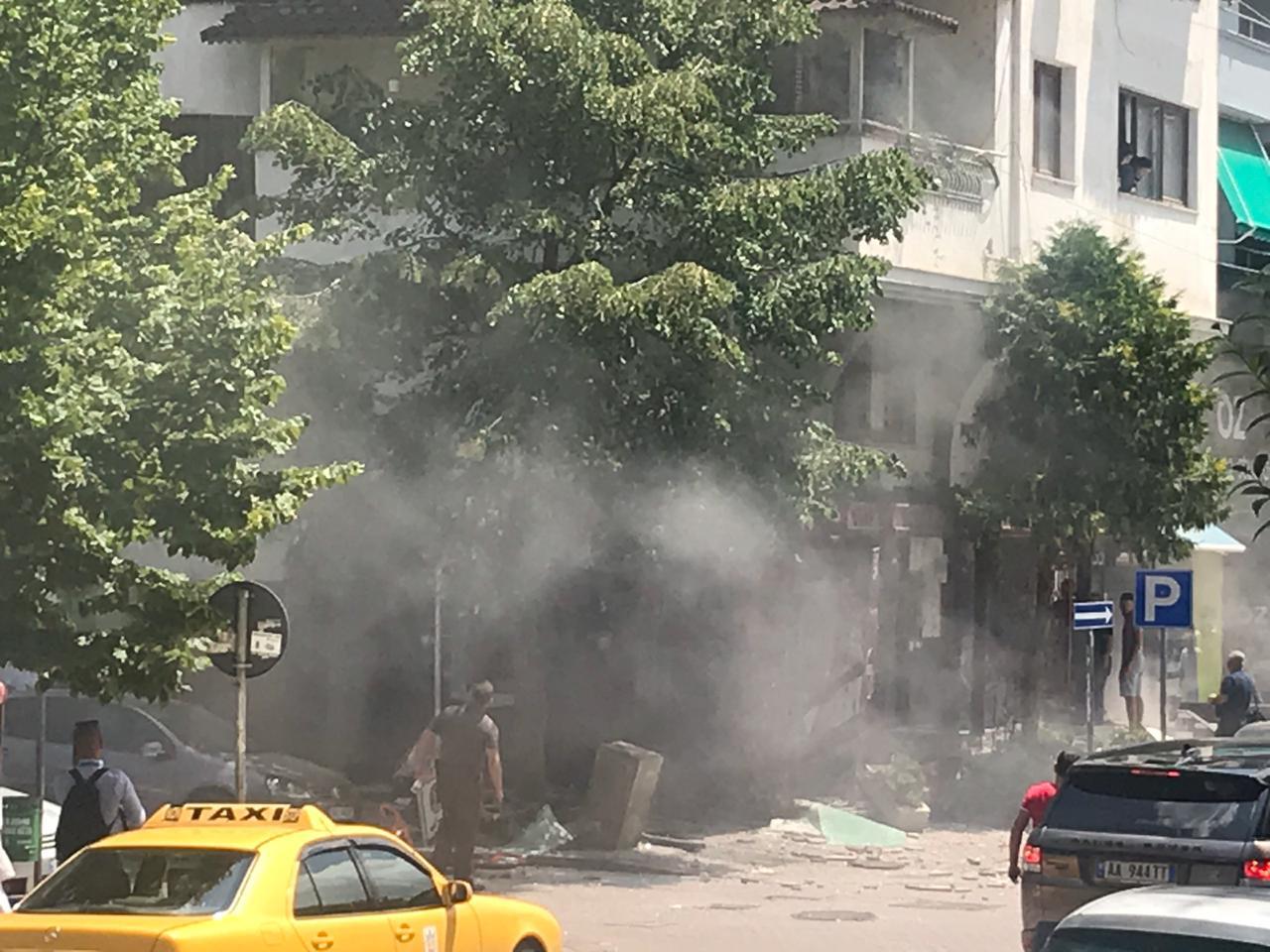 Shpërthim i fuqishëm në zonën e ish-bllokut në Tiranë, plagosen dy persona