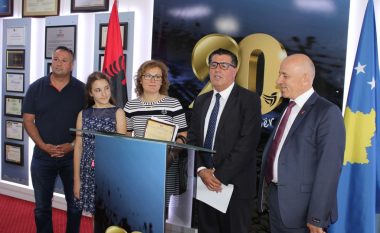 Haziri ndan mirënjohje post mortum për ish-kryetarin e Gjilanit, Daut Elezin