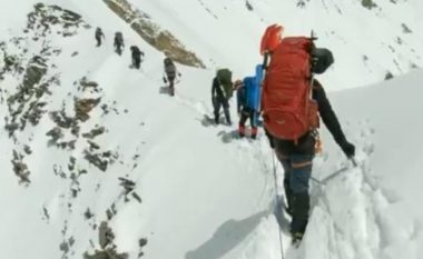 Momentet e fundit të alpinistëve në Himalaje