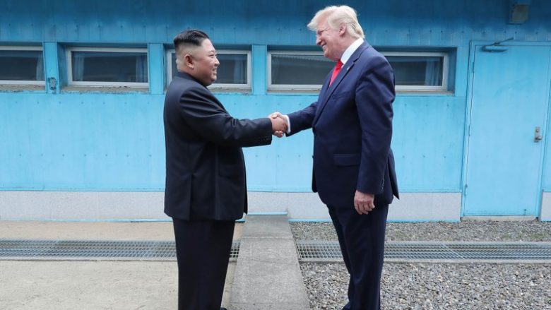 Një ditë pas takimit Trump-Kim, radari i jugkoreanëve regjistron objekt të paidentifikuar fluturues mbi zonën e demilitarizuar  