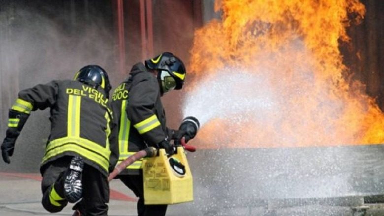 Magazina e lodrave në flakë në Napoli, evakuohen qindra banorë