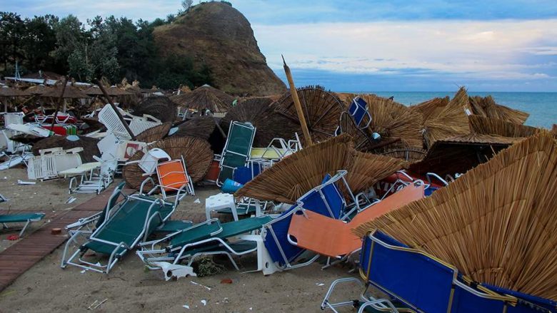 Pas stuhisë, Greqia goditet nga një tërmet