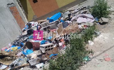 Mbeturina të shumta në lagjen “Edit Durham” në Prizren, qytetarët të shqetësuar
