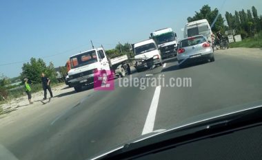 Dy aksidente trafiku në hyrje të Vushtrrisë (Foto)