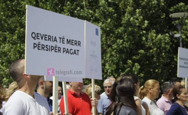 Punëtorët e Lotarisë së Kosovës protestojnë para Qeverisë