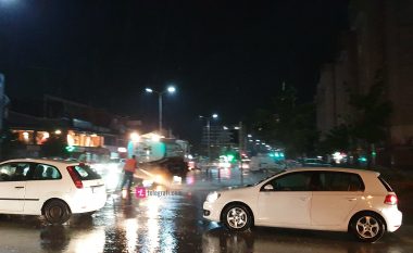 Kompania “Pastrimi” pastron rrugët në shi