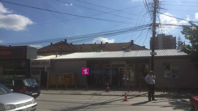 Telat e rrymës bien në rrugën “Shemsi Ahmeti” në Prishtinë, qytetarët ankohen për neglizhencë të KEDS-it