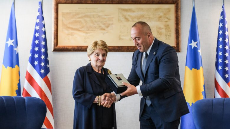 Albright i shkruan letër Haradinajt, i konfirmon miqësinë që SHBA ka me Kosovën