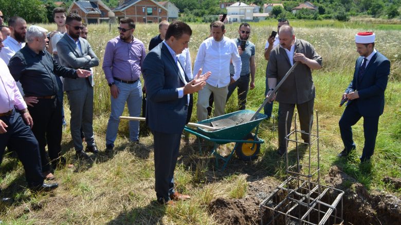 Vihet gurthemeli i xhamisë në fshatin Shupkovc të Mitrovicës