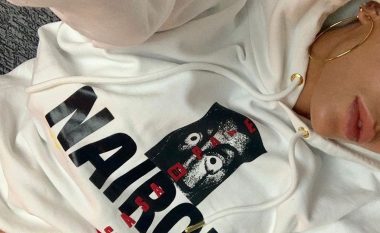 Dafina Zeqiri një fanse e “La Casa de Papel”, publikon poza provokuese me bluzën e një prej personazheve