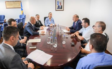 Haradinaj paralajmëron takim me homologët malazezë për korrigjimin e kufirit me Malin e Zi