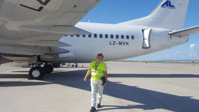 Probleme me aeroplanin e linjës Stutgart-Prishtinë, udhëtarët detyrohen të zbresin