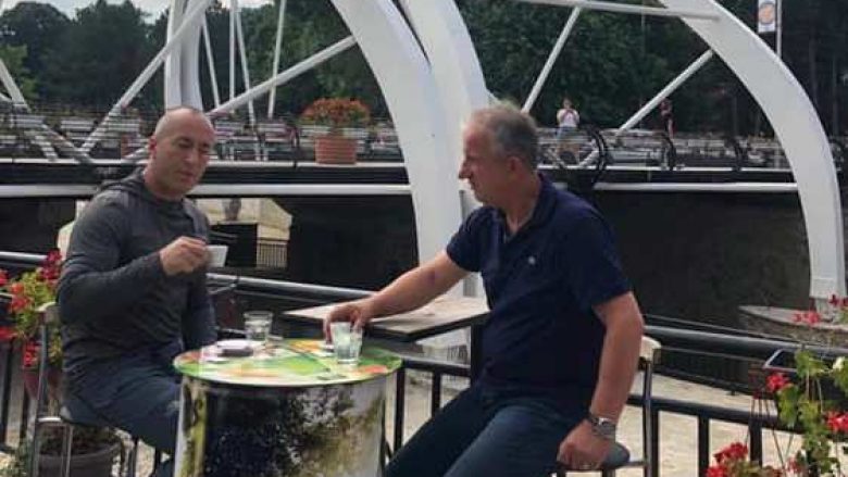 Haradinaj viziton Suharekën – pi kafe me kryetarin Muharremaj