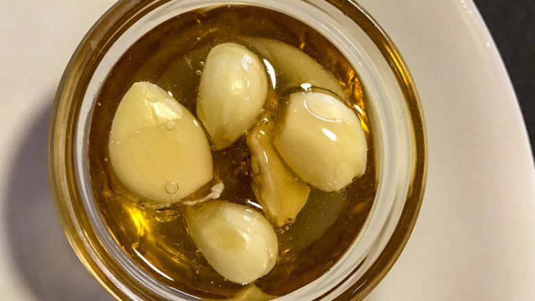 Kombinimi fantastik i hudhrës me mjaltën që jua forcon sistemin e imunitetit