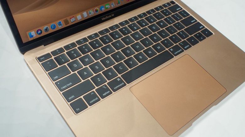Apple është duke punuar në një tastierë të re për MacBooks (Foto)