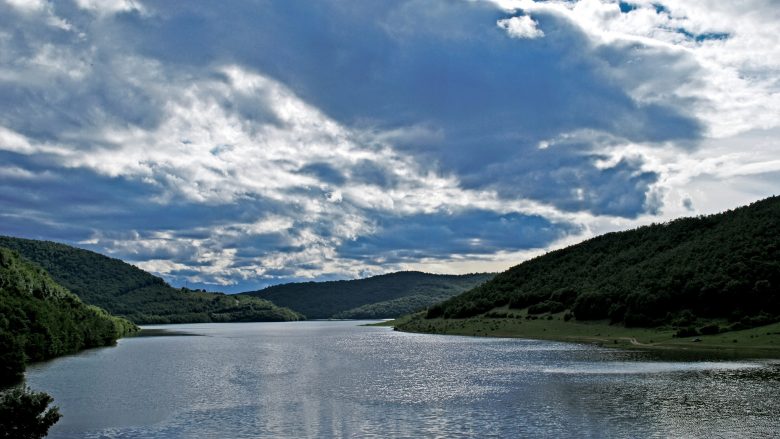 Bie niveli i ujit në liqenin e Badovcit dhe Batllavës