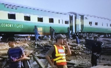Së paku 11 të vdekur në një aksident hekurudhor në Pakistan