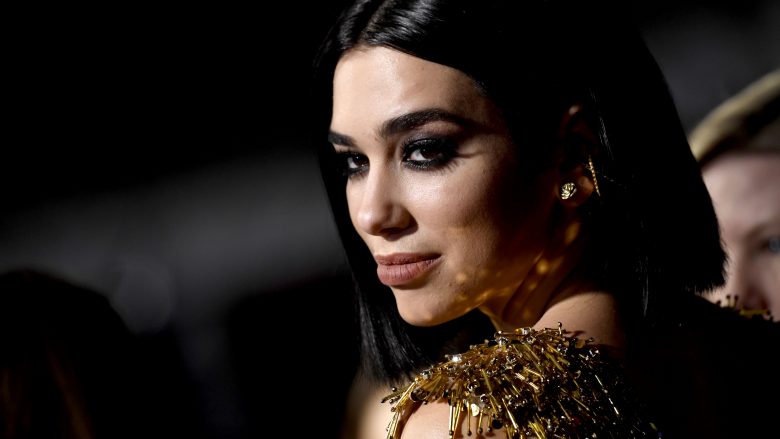 Dua Lipës i anulohen katër fluturime, arrin me vonesë në Firence të Italisë