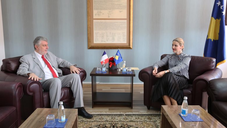 Ministrja Hoxha priti në takim lamtumirës ambasadorin e Francës, Chabert: Miqësia juaj është vlerë për neve