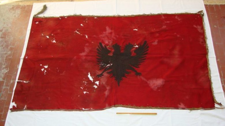Flamuri me të cilin u shpall Republika e Korçës