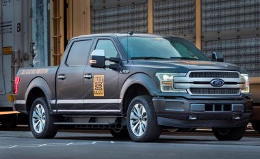 Ford F-150 tërhoqi ngarkesën me peshë deri në 500 ton