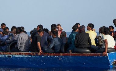 Fundoset një anije në Detin Mesdhe, nuk dihet fati i 150 emigrantëve që ndodheshin në të