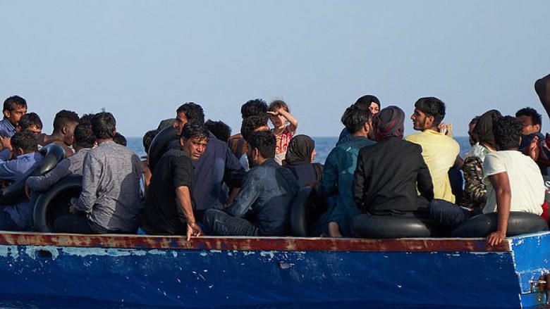Fundoset një anije në Detin Mesdhe, nuk dihet fati i 150 emigrantëve që ndodheshin në të