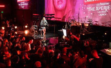 Christina Aguilera e humbi baraspeshën në skenën e “Ice Palace”