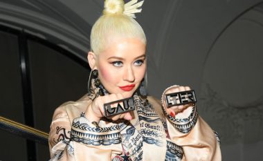 Christina Aguilera rrëmben vëmendje në javën e modës në Paris