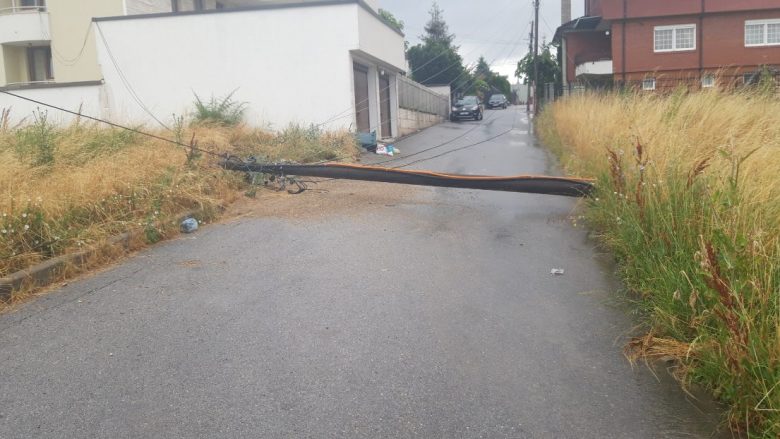 Rrëzohet shtylla elektrike në Veternik, banorët ankohen për mungesë të energjisë
