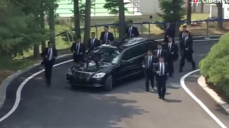 Koreja e Veriut kontrabandoi me vështirësi dy Mercedes të blinduar që kushtojnë 2.5 milionë euro