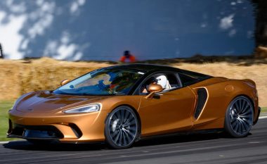 McLaren GT duket shumë mirë në lëvizje (Video)