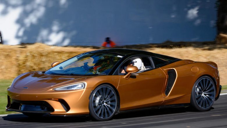 McLaren GT duket shumë mirë në lëvizje (Video)