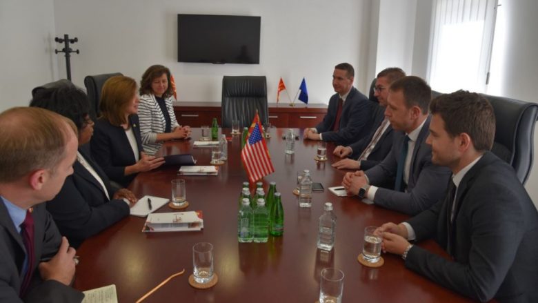 Mickoski-Byrnes: Theksohen marrëdhëniet miqësore në mes Maqedonisë dhe SHBA-së