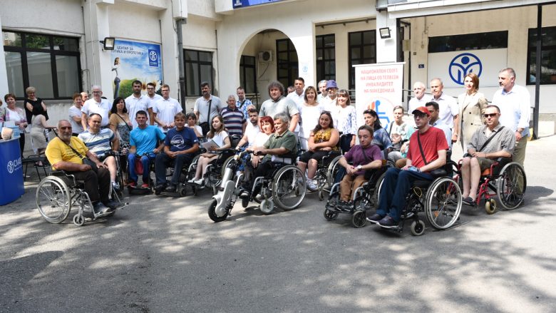 Ndihmë ortopedike për 36 persona me aftësi të veçanta në Maqedoni