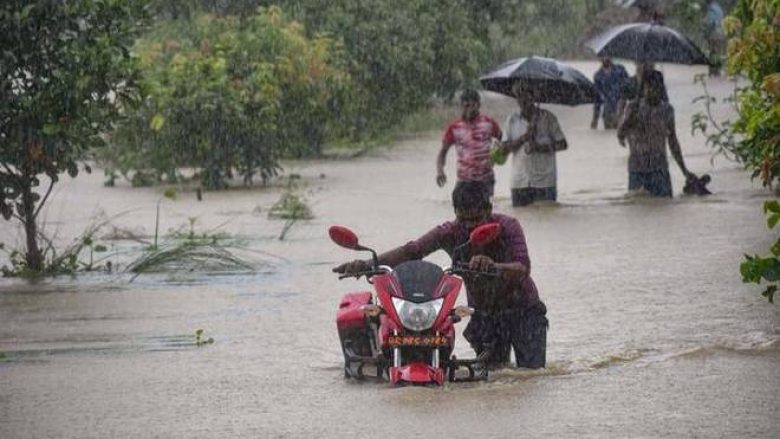 Rreth 50 të vdekur nga përmbytjet dhe rrëshqitjet e tokës në Nepal