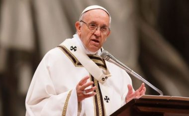Papa jep mesazhin për Vitin e Ri: Dhuna ndaj grave fyen Zotin