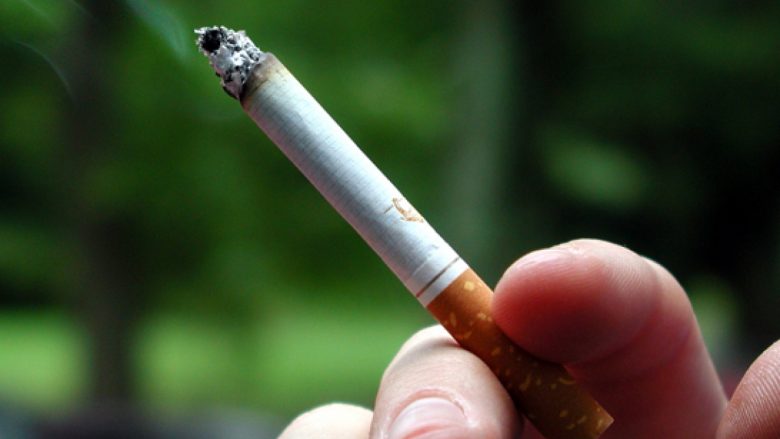 Qytetarët e Kosovës tymosin mbi 300 milionë euro duhan