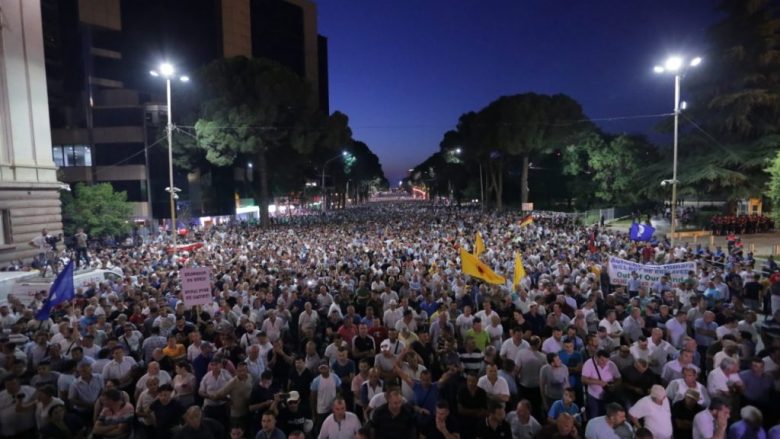 PD për protestën: 70 mijë vetë po vijnë nga rrethet drejt Tiranës