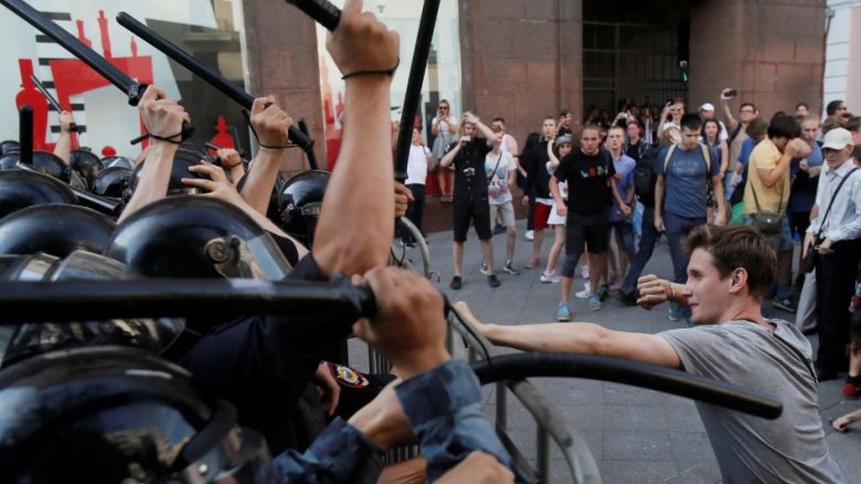 Policia ruse arreston më shumë se njëmijë persona pas protestës
