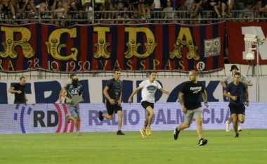 Kaos pas humbjes në shtëpi të Hajdukut të Splitit ndaj maltezëve të Gzira – tifozët kroatë futen në fushë për t’i sulmuar lojtarët