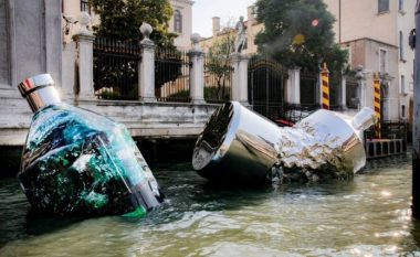“Shishet binjake”, mesazh ambientalist në Venecie