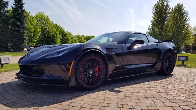 Shitet për ofertën milionëshe, i fundit C7  Corvette që do të del nga prodhimi (Foto)